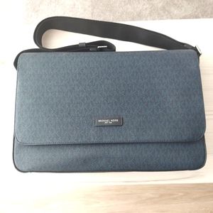 Michael Kors Messenger Bag